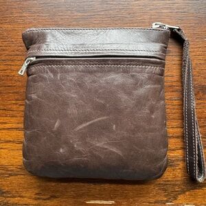 M0851 Brown Leather Clutch